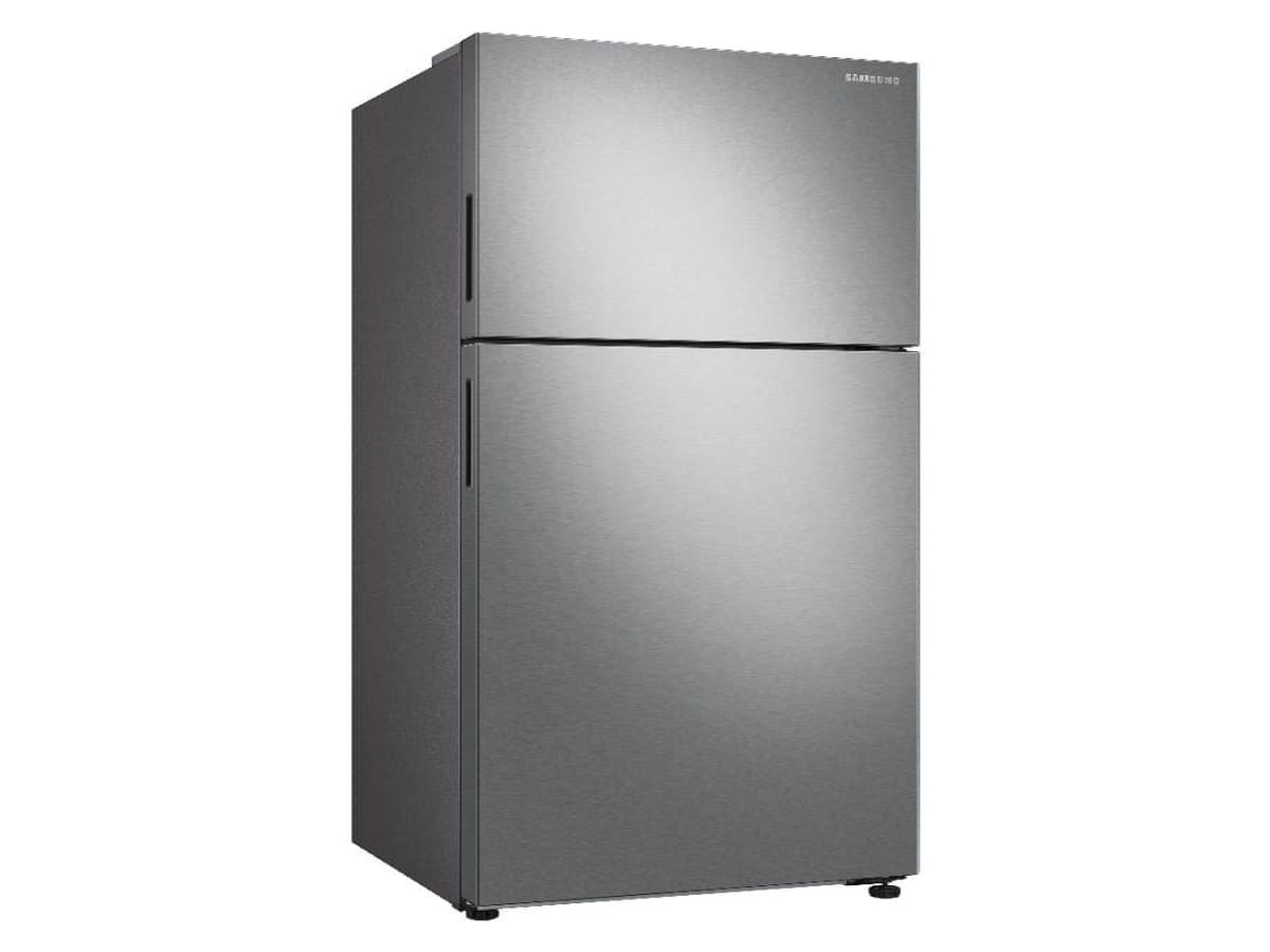 Samsung 28 Inch Wide 15.6 Cu. Ft. Energy Star Certified Top Freezer Refrigerator with LED Lighting