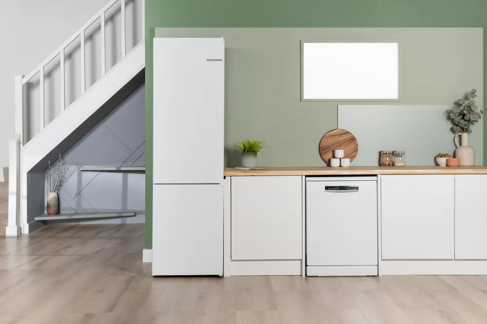 BOSCH Series 4 KGN392WDFG 70/30 Fridge Freezer - White - Image 10